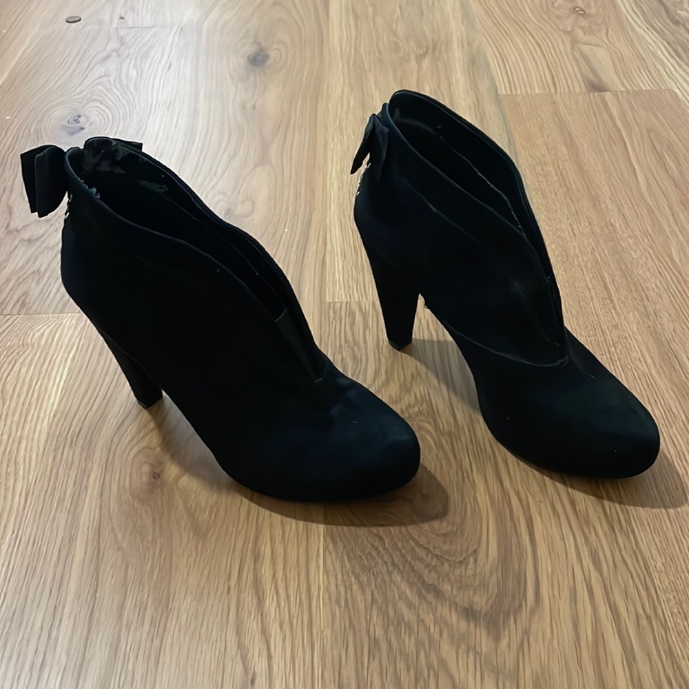 Barely Been Worn Cute Black Ankle Heel Boots With Bow on Back